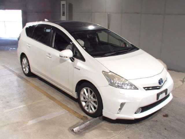 8518 TOYOTA PRIUS ALPHA ZVW41W 2013 г. (JU Fukuoka)